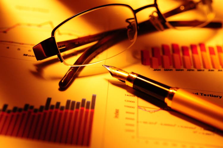 Financial Analyzing with Yellow Lights