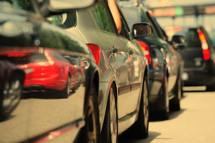 Queueing cars