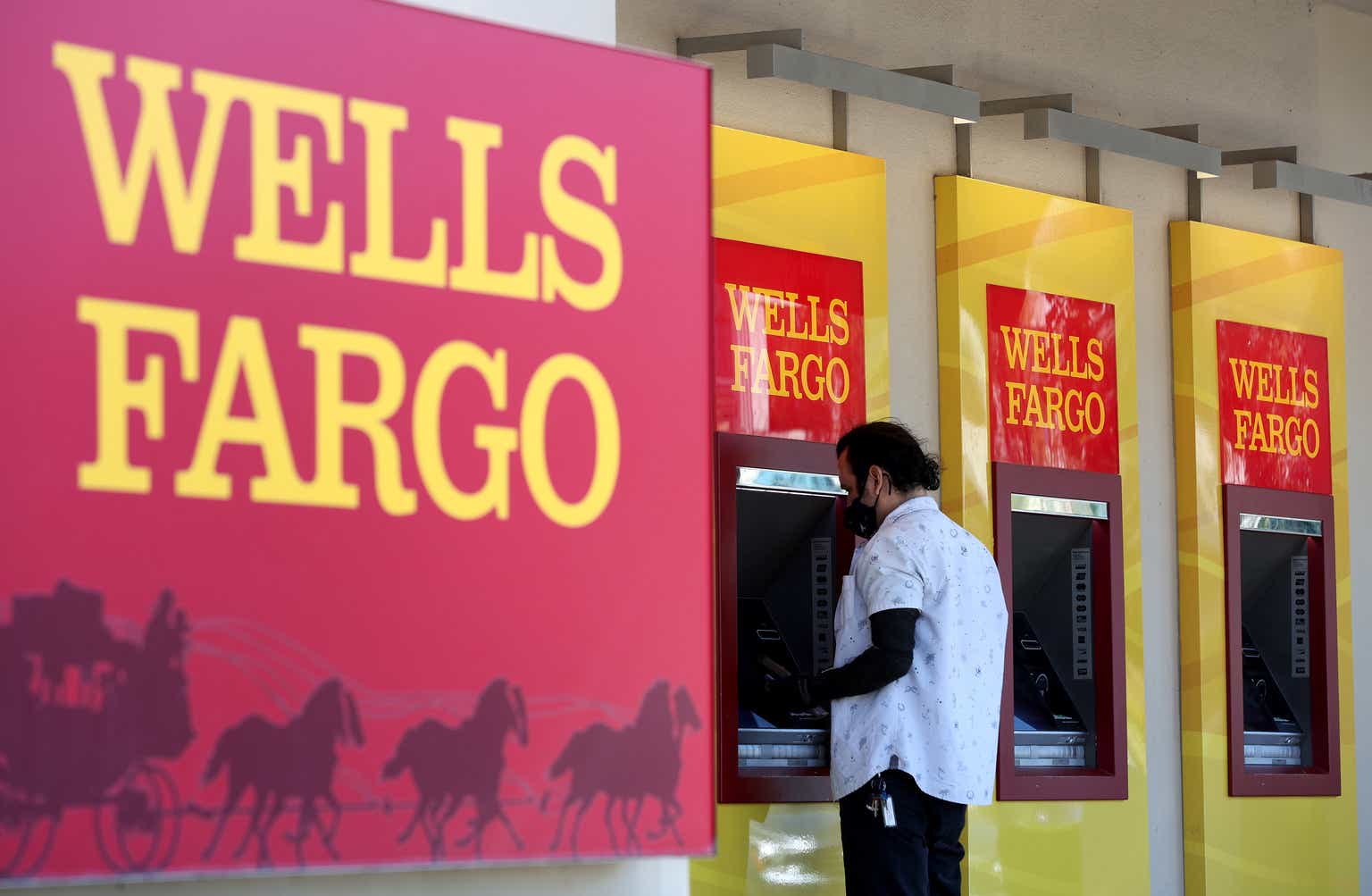 Wells Fargo Q4 hurt by FDIC, severance charges; but sees improved