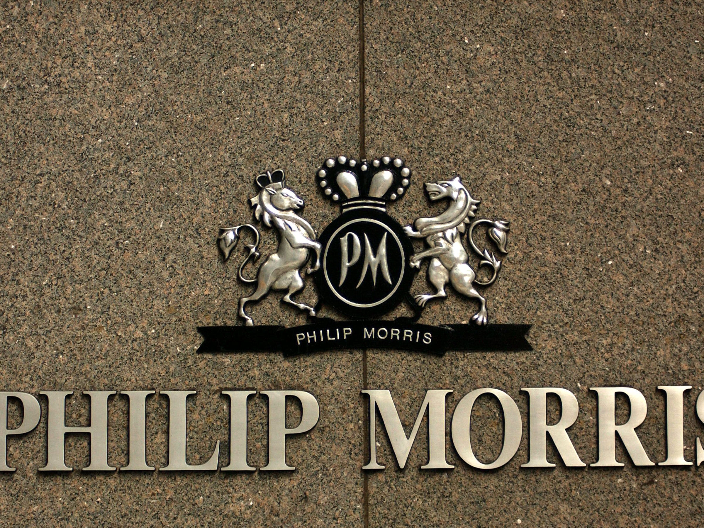 К успеху филип моррис. Табачная компания Филип Моррис. Philip Morris логотип. Philip Morris International в России.