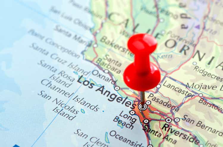 Roter Stift auf der Karte von Los Angeles