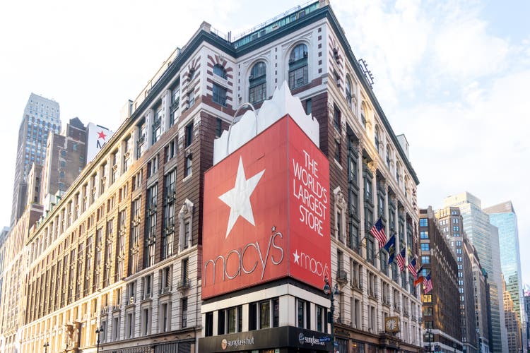 Macy"s Herald Square, the flagship of Macy"s department store and corporate headquarters in Manhattan, New York, NY, USA.
