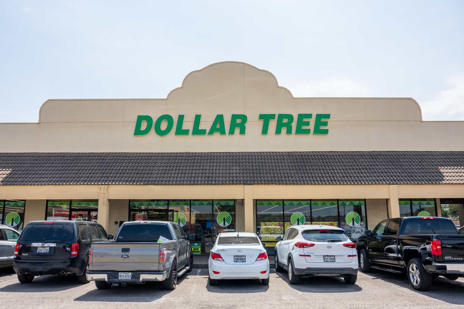 dollar-tree-stock-mixed-consumer-spending-outlook-nasdaq-dltr