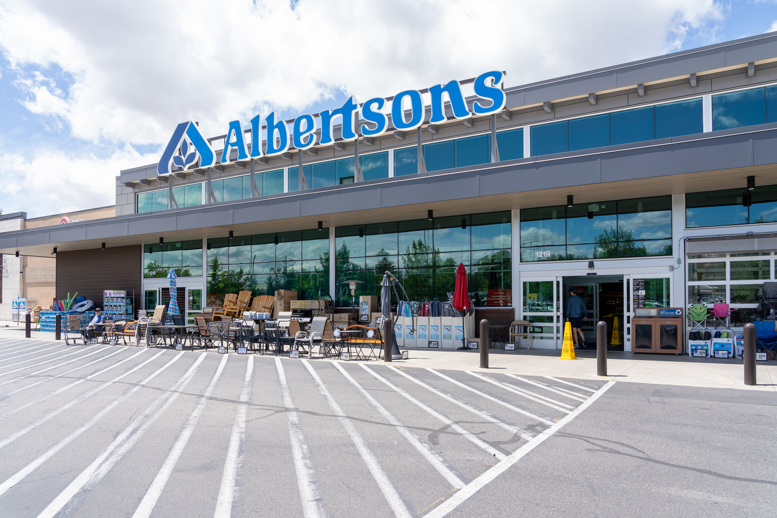 FTC Sues To Block Kroger's Planned Acquisition Of Albertsons (NYSE:ACI ...