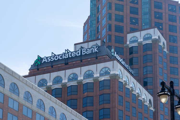 Associated Banc-Corp: Compelling 8.8% Yielding Baby Bond (NYSE:ASB ...