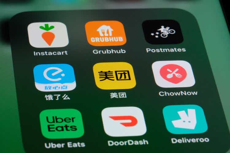 Meituan, Ele.me, Instacart, Uber Eats, Grubhub, Postmates, ChowNow, DoorDash, Deliveroo. Online food delivery app icons