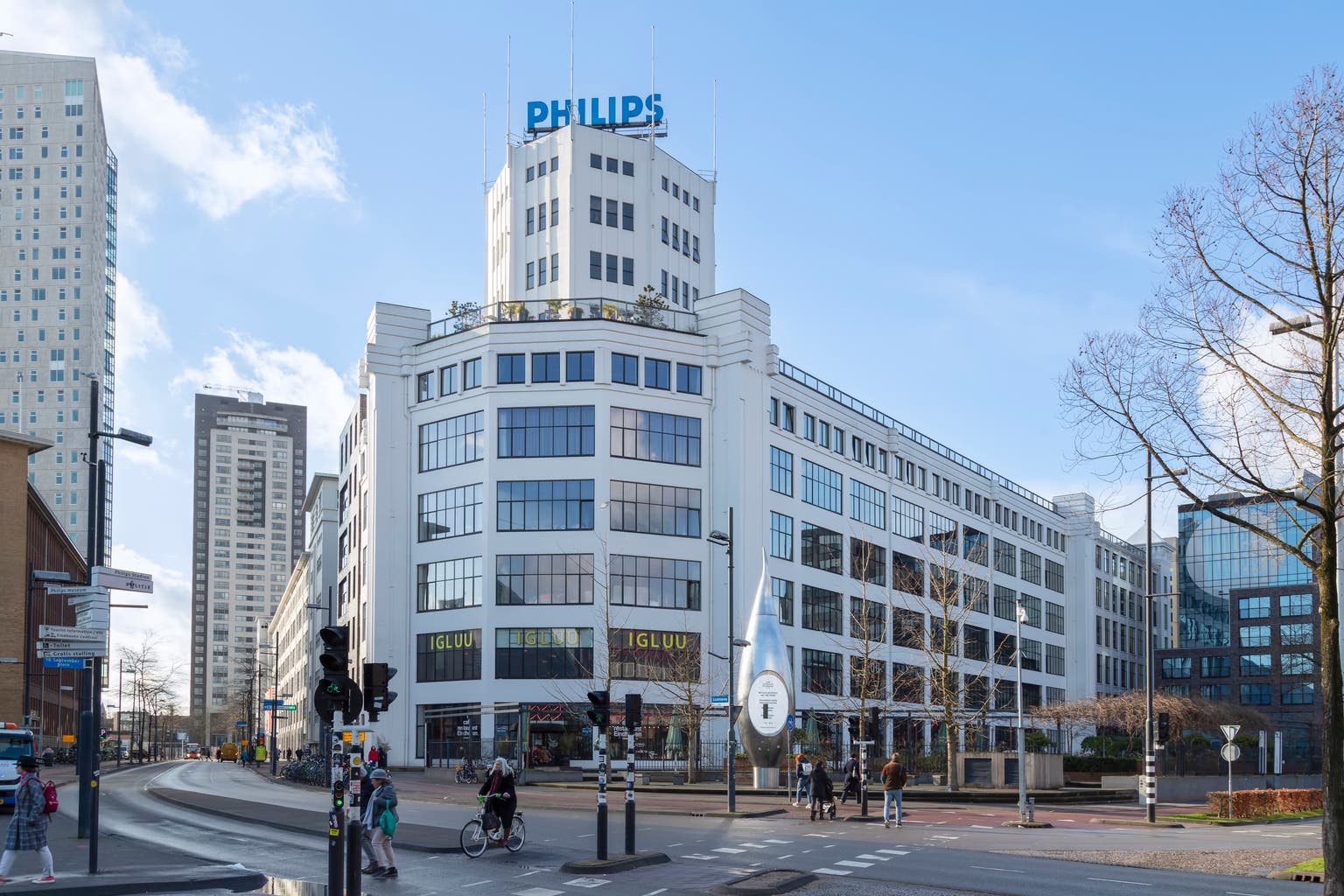 Koninklijke Philips: Overvalued For A Company In Transition