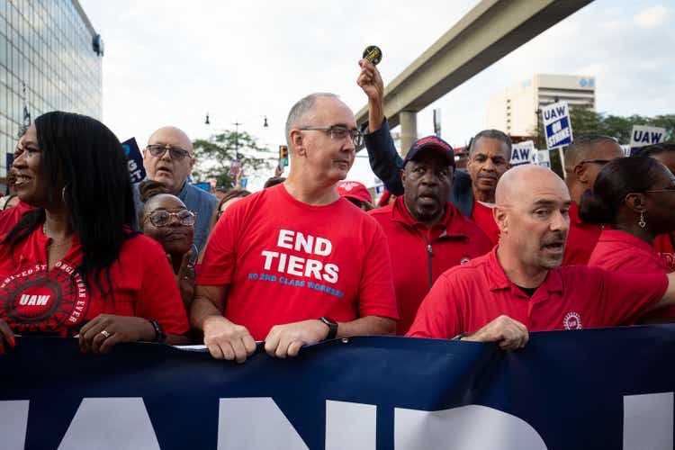 United Auto Workers Hold Limited Strikes As Contract Negotiations Expire