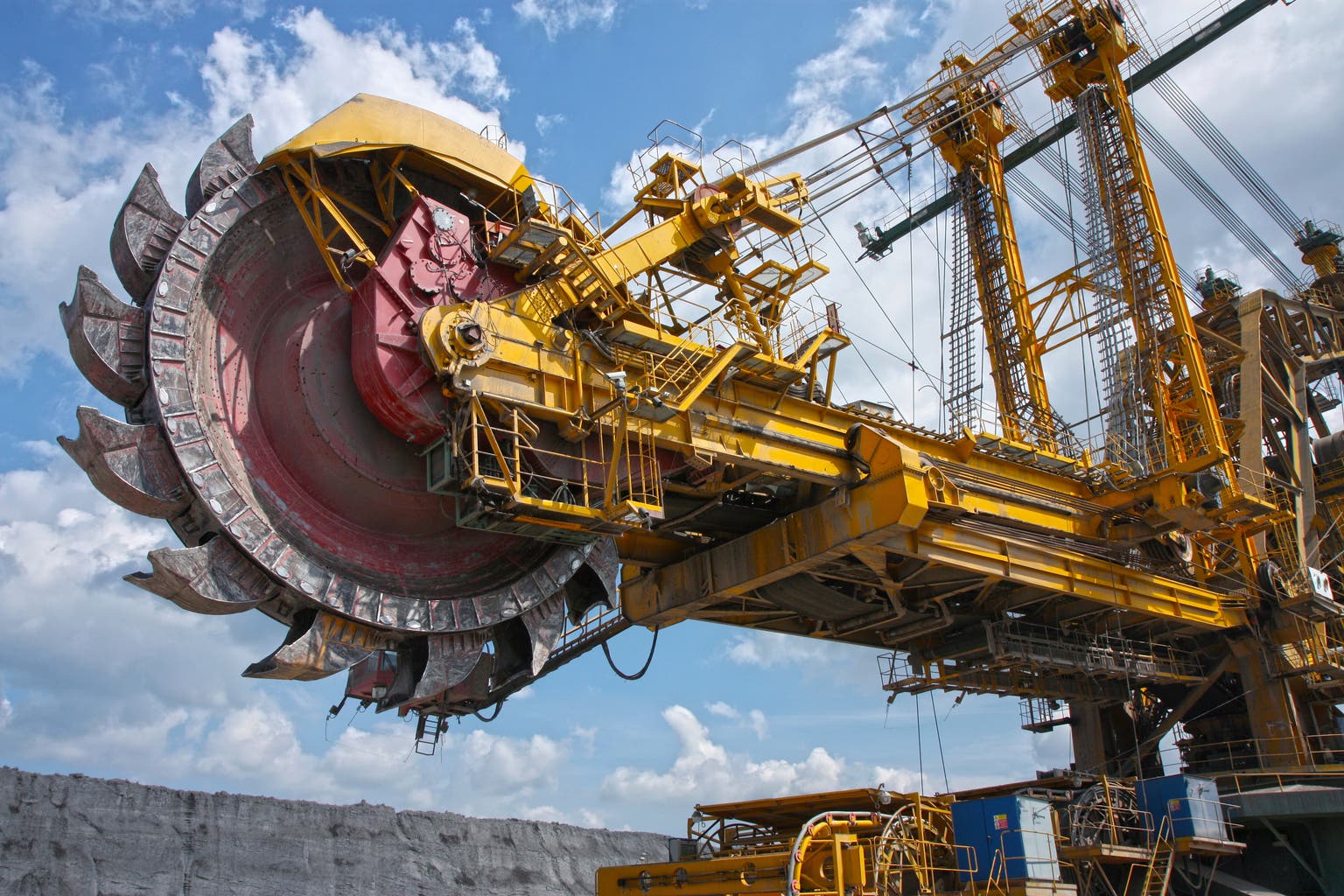 Caterpillar: Real Multi-Trillion Robotic Opportunity (NYSE:CAT)