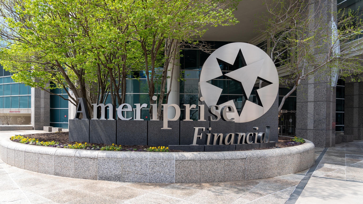 Ameriprise Financial: Advisor & Asset-Based Fees To Drive Further Growth  While Low Costs | Seeking Alpha