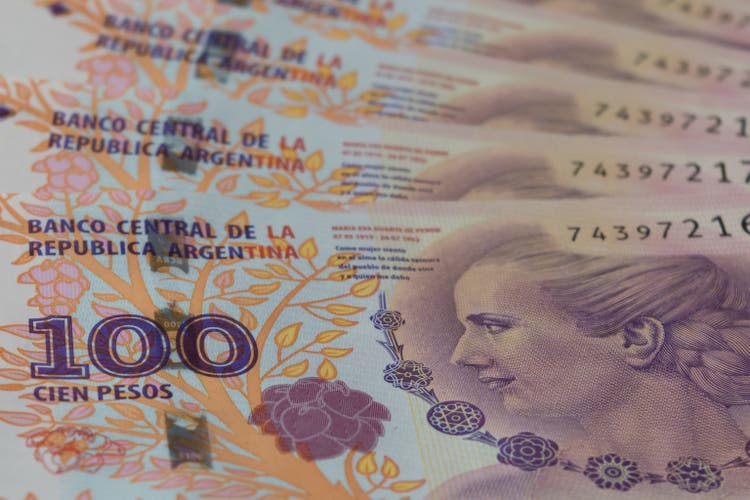 detail of 100 Argentine peso bills