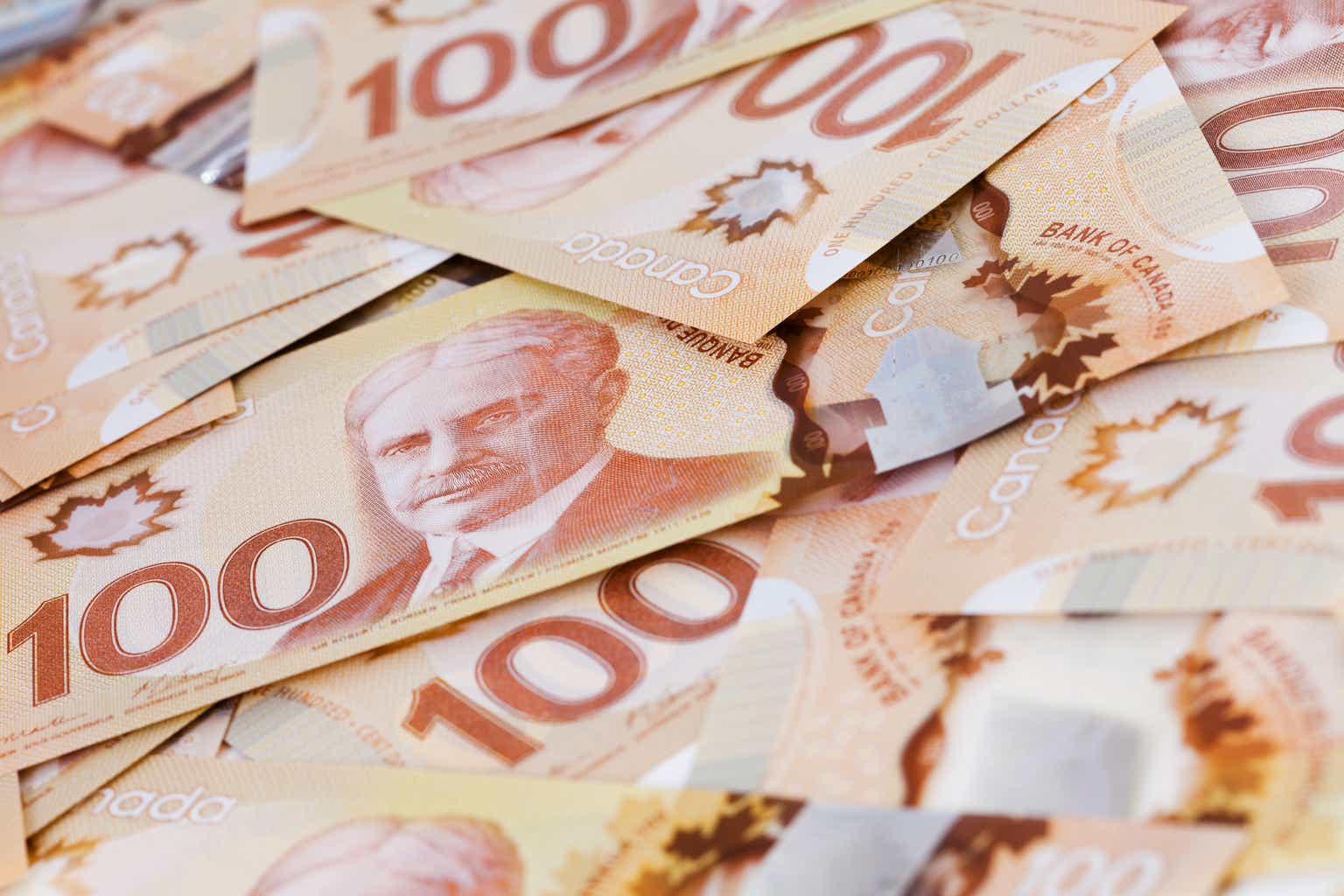 USD/CAD fluctuates near critical support ahead of Canadian inflation data release