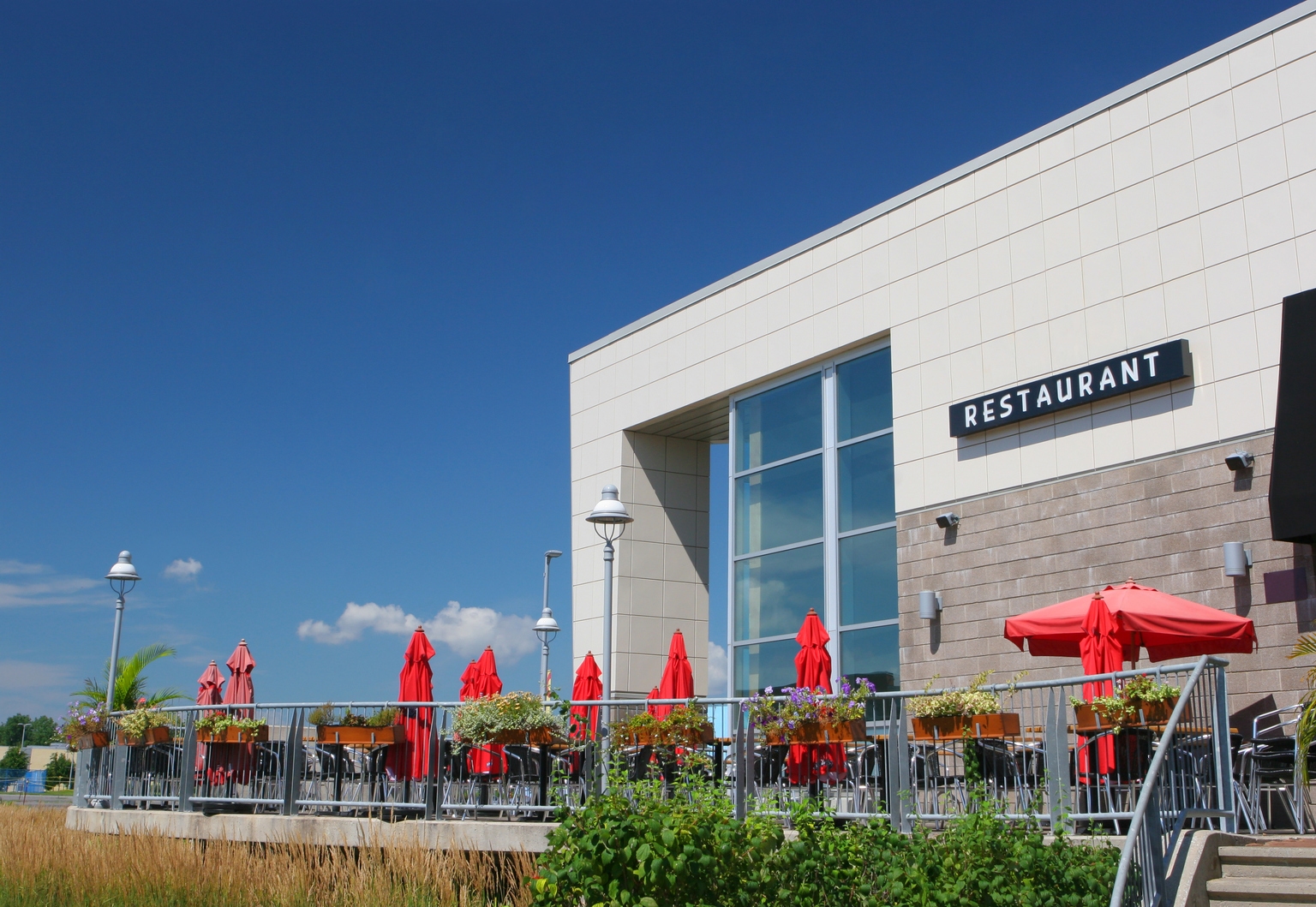 Four Corners Property Trust Solid Performance In 2021, But Avoid