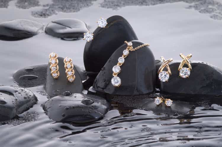 Making a Splash With Gold and Diamonds