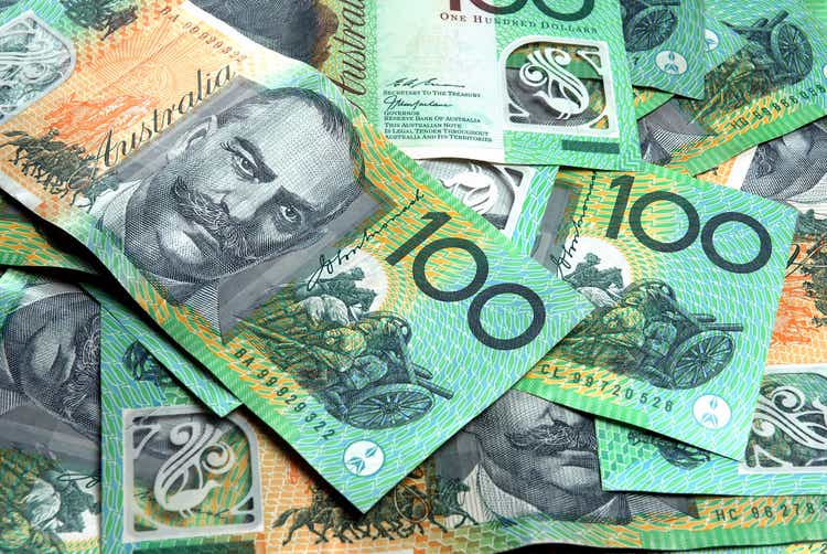 Australian 100 dollar notes