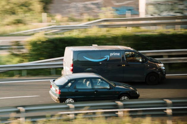 Amazon to apply 3.5% fuel surcharge to third-party deliveries (AMZN:NASDAQ)