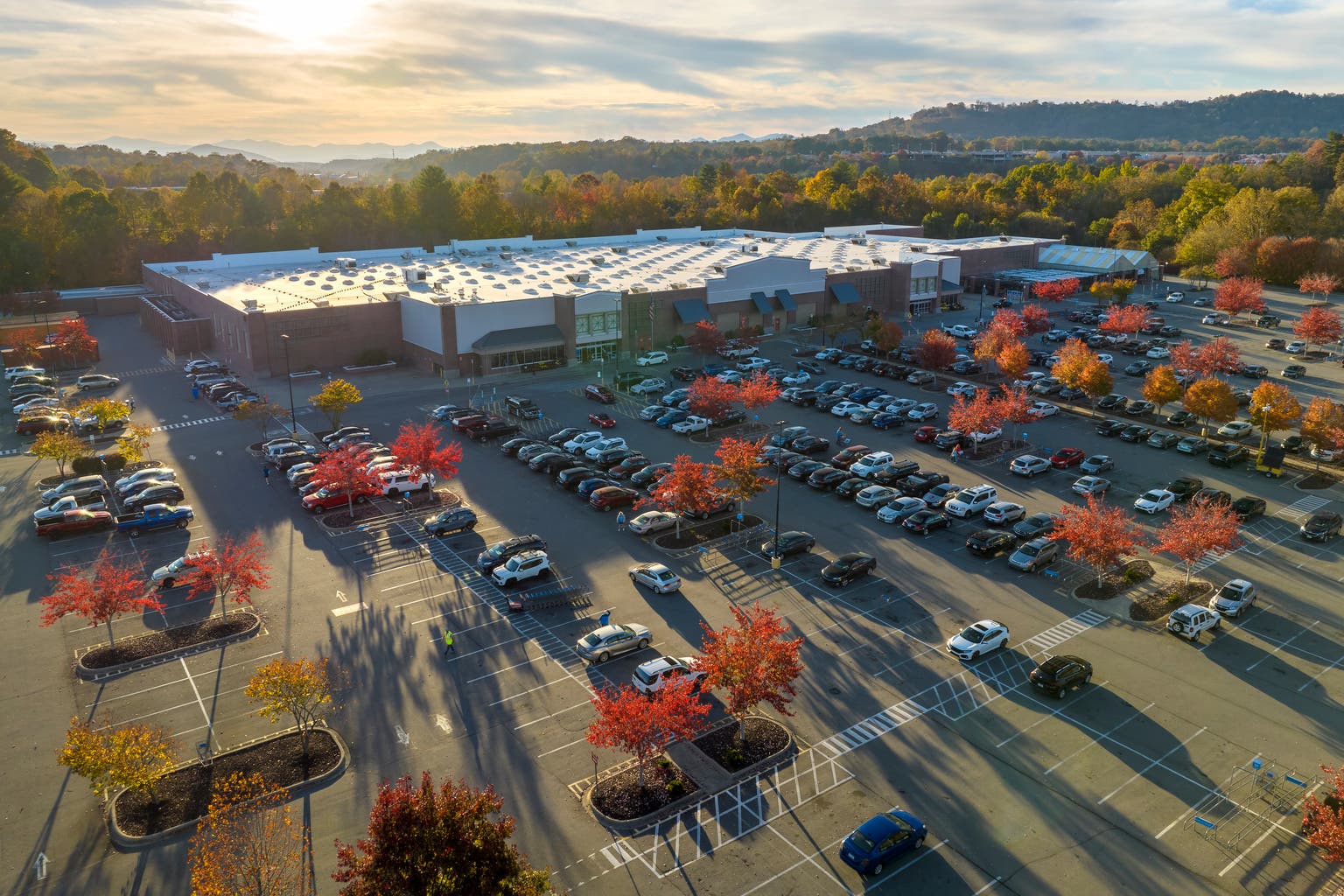 Regency Centers: A Suitable Income Stock Despite Slowing Growth