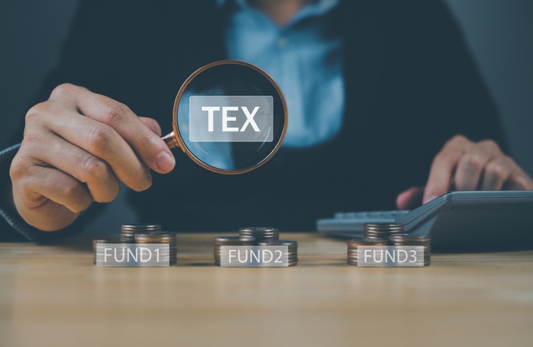 Tax magnifying glass trader tax stock gold mutual fund data analysis document report tax return