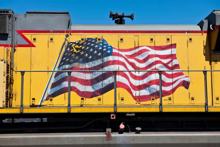 Gelbe Motor mit US-Flagge, Kalifornien, USA
