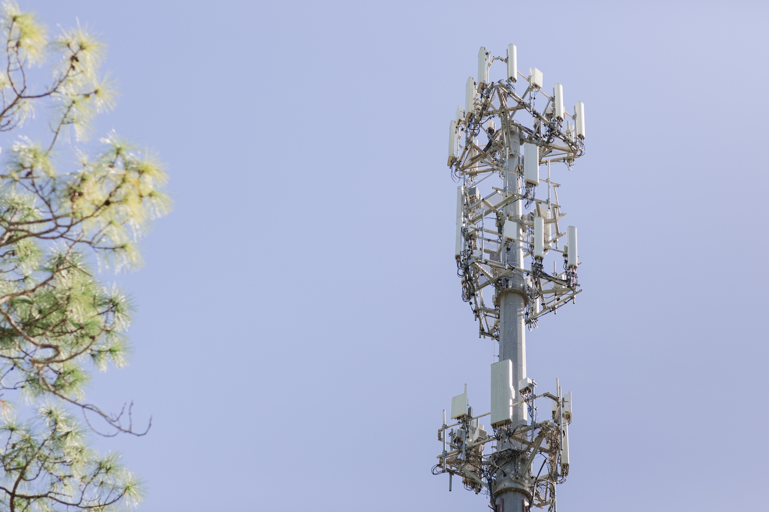 Telephone and Data Systems: Pending Spectrum Sales Set To Drive Further Deleveraging