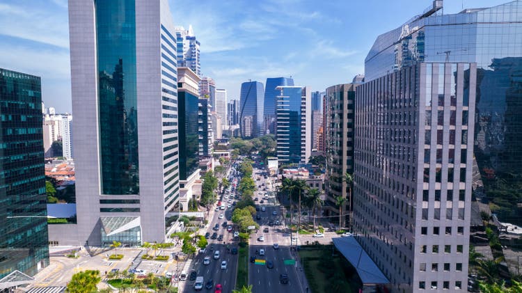Aerial view of Avenida Brigadeiro Faria Lima, Itaim Bibi. Iconic commercial buildings in the background. With mirrored glass.