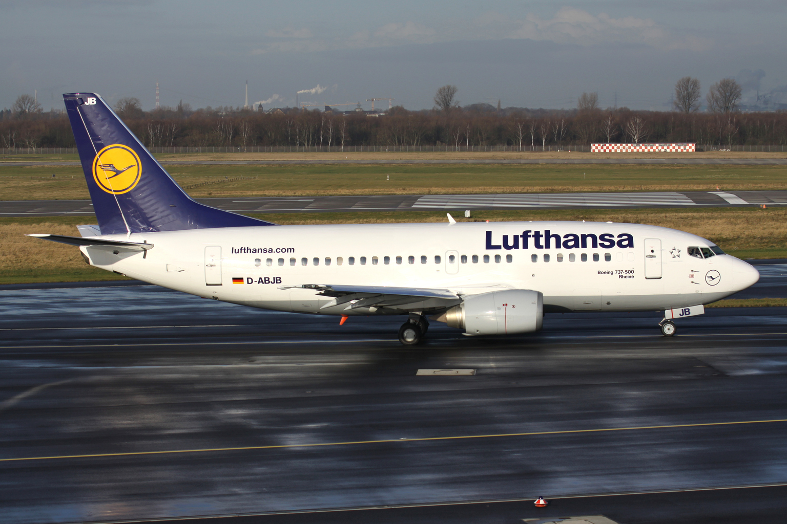 Boeing, Airbus Receive Orders For 80 Planes From Lufthansa (NYSE:BA ...