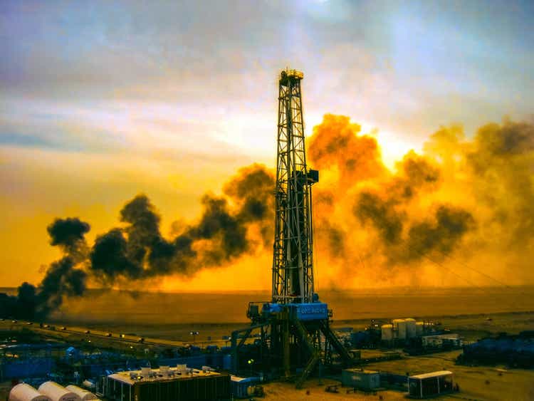 An oil rig in the Saudi Arabia desert