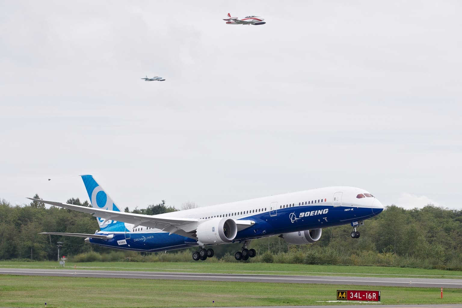 Boeing Secures $32.5 Billion In Orders As 737 MAX And 787 Deliveries Grow