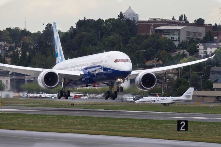 Boeing Test Flies Its Extended Dreamliner 787-9