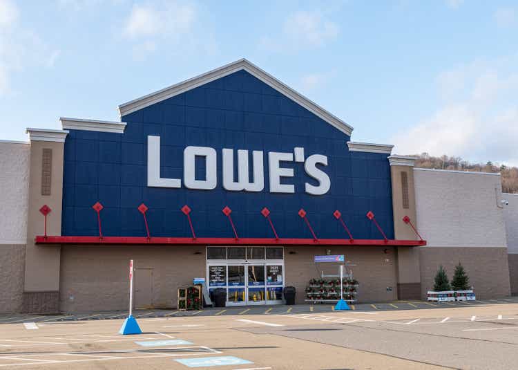 The Lowe"s store in Warren, Pennsylvania, USA