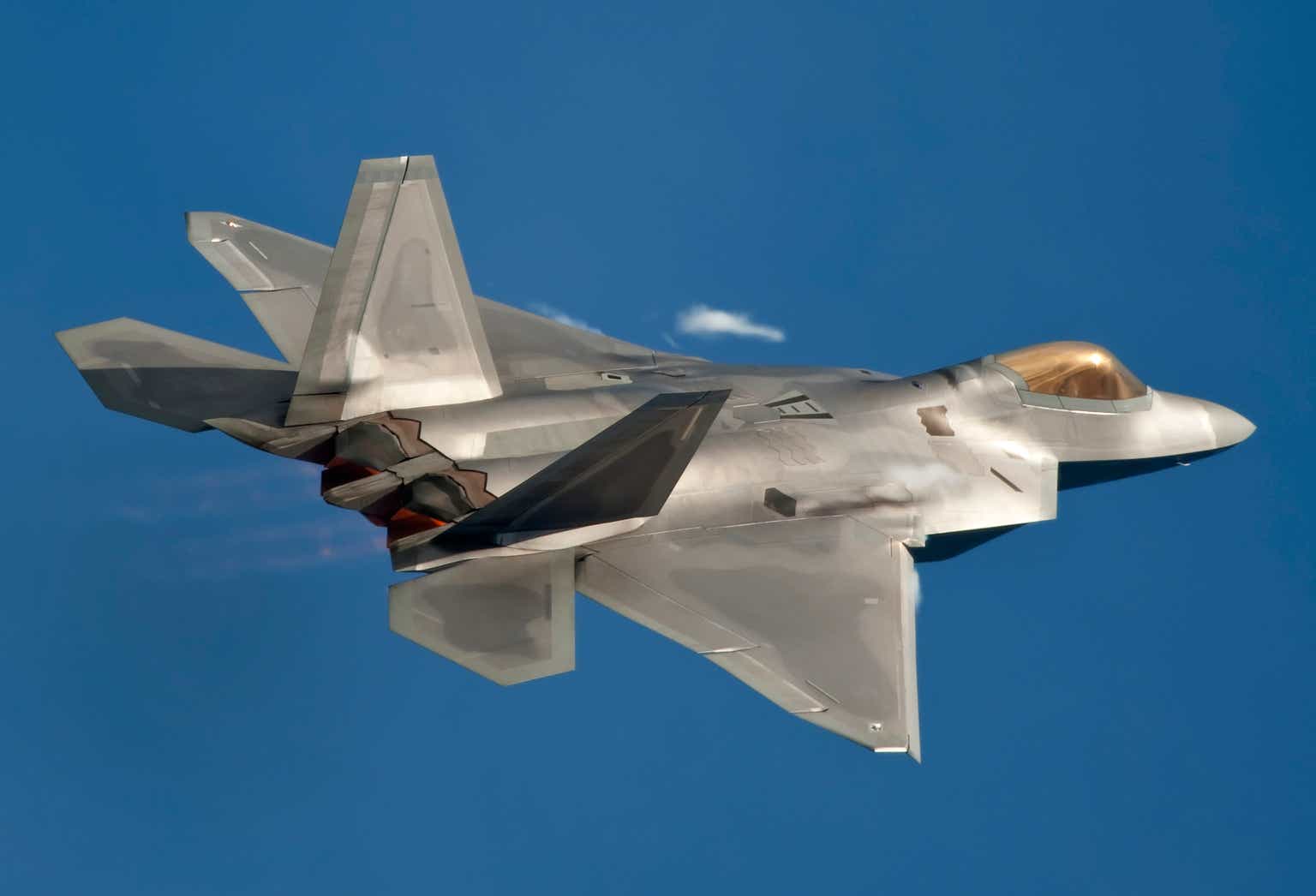 Boeing Wins $20 Billion NGAD Fighter Jet Contract, Lockheed Martin Falls