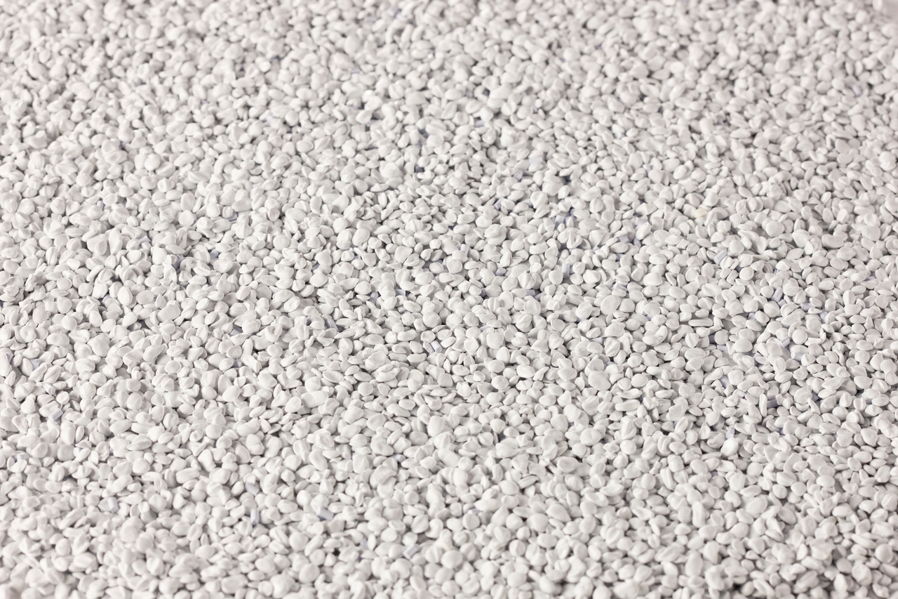 The small white. The small white. Мраморная крошка белая фракция 10-20. Морские бобы. Галька микс галтованная фракция 4-10 мм.