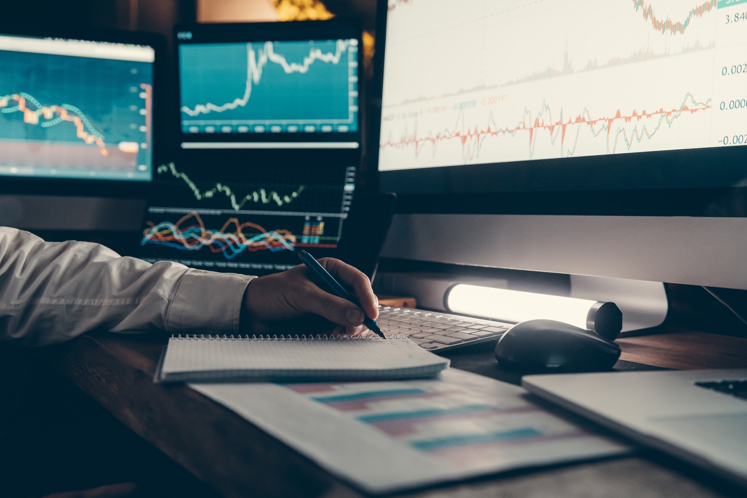 SAMT: Thematic Investing Via This ETF, Up +22% This Year (NYSEARCA:SAMT)