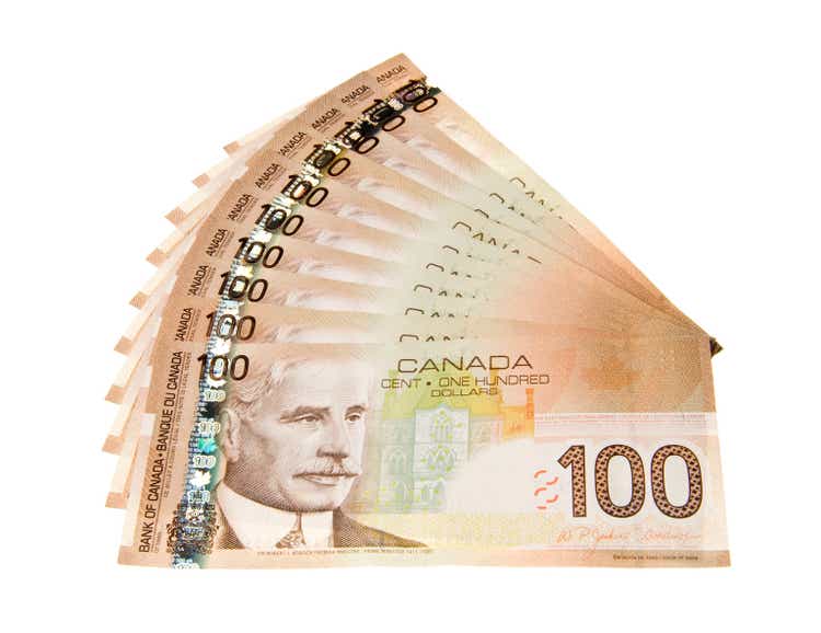 Canadian 100 dollar bills
