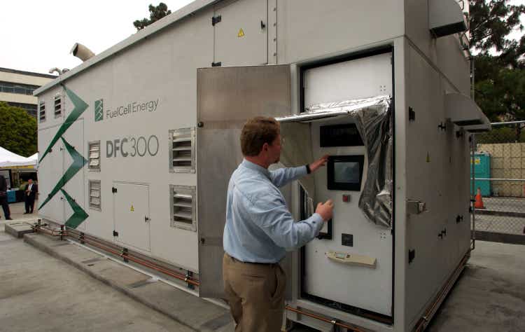 Hydrogen-Powered Fuel Cell Unveiled in L.A.