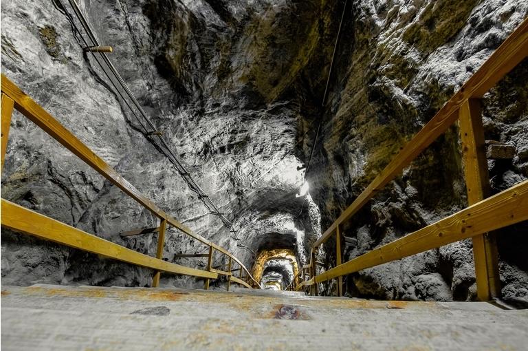 Tunnel in the mine