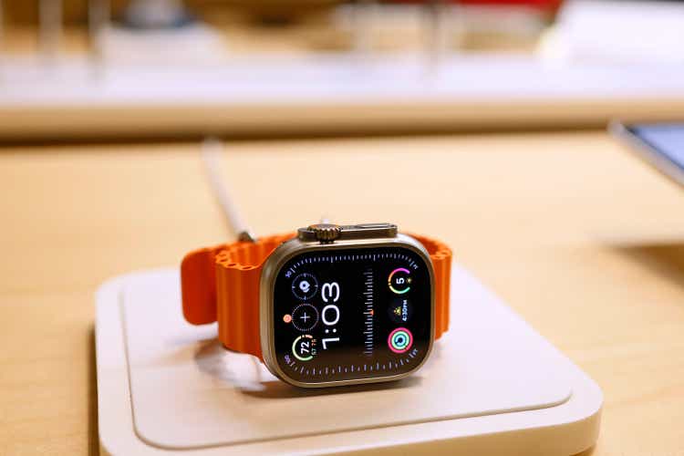 एप्पल अपने रक्त-ऑक्सीजन सेंसर से जुड़े संघीय व्यापार फैसले के कारण अमेरिका में अपनी घड़ी की बिक्री अस्थायी रूप से बंद करने की तैयारी कर रहा है।