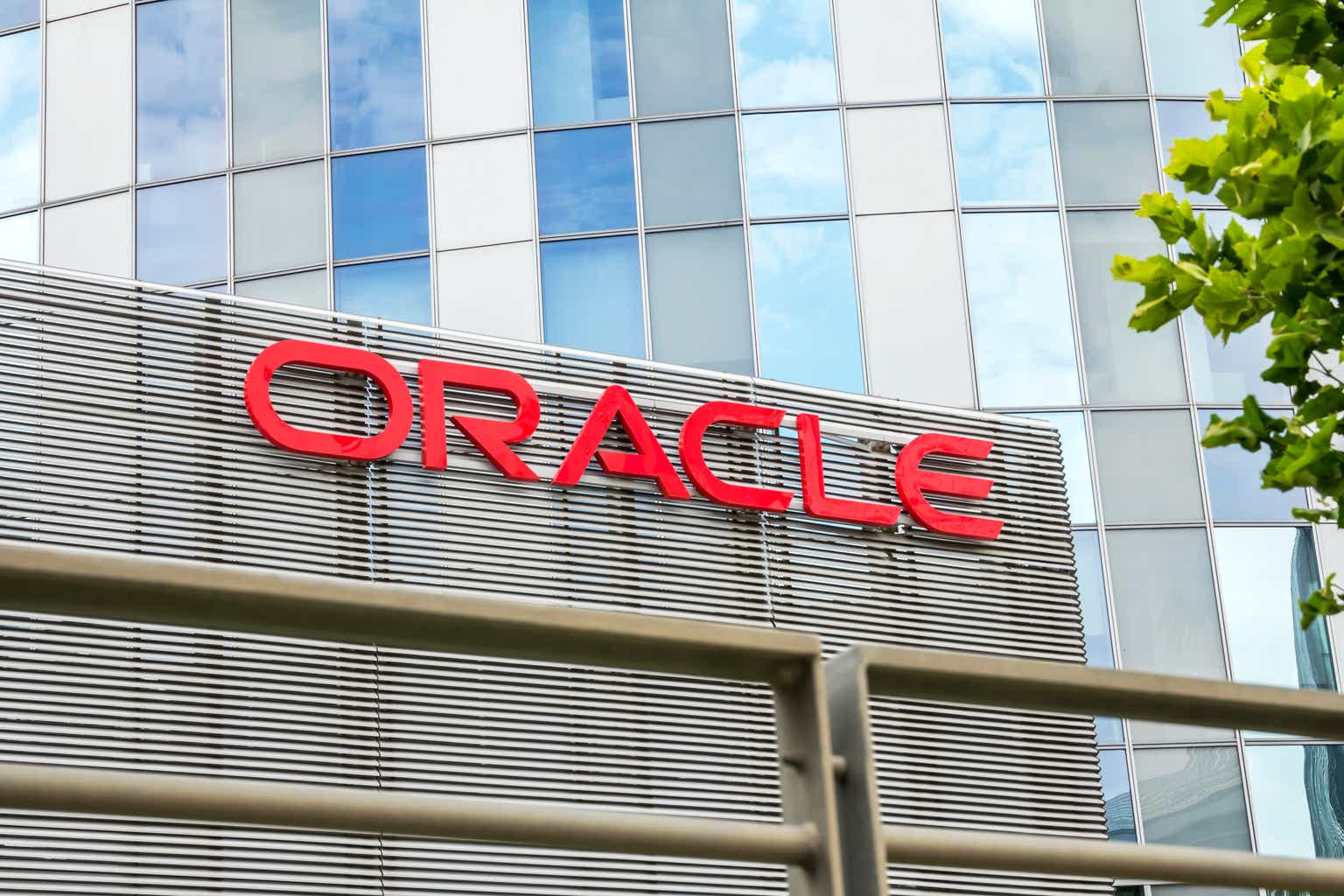 Wall Street Breakfast Podcast: Oracle Dips Despite Backlog Growth