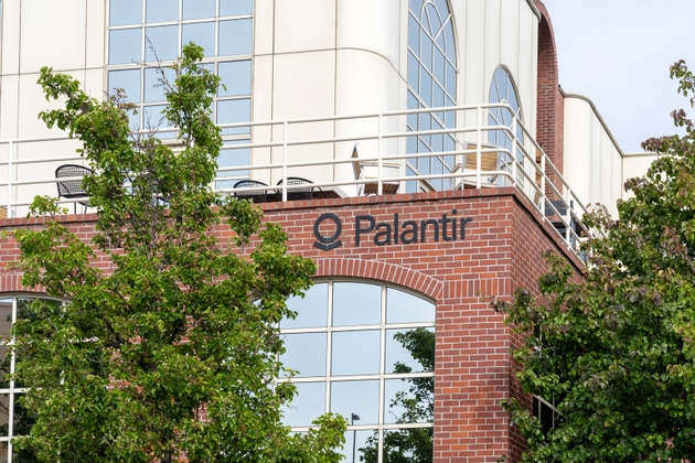 Palantir stock tumbles despite Q3 beat as analysts mull valuation