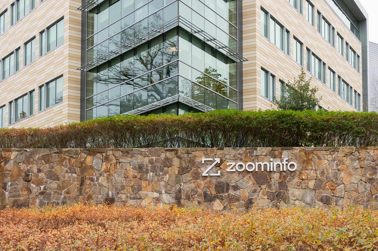 ZoomInfo Its Growth Rainbow Is Now Approaching Seeking Alpha