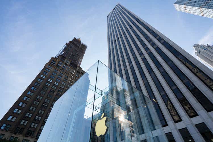 Apple Flagship Store on the Fifth Avenue