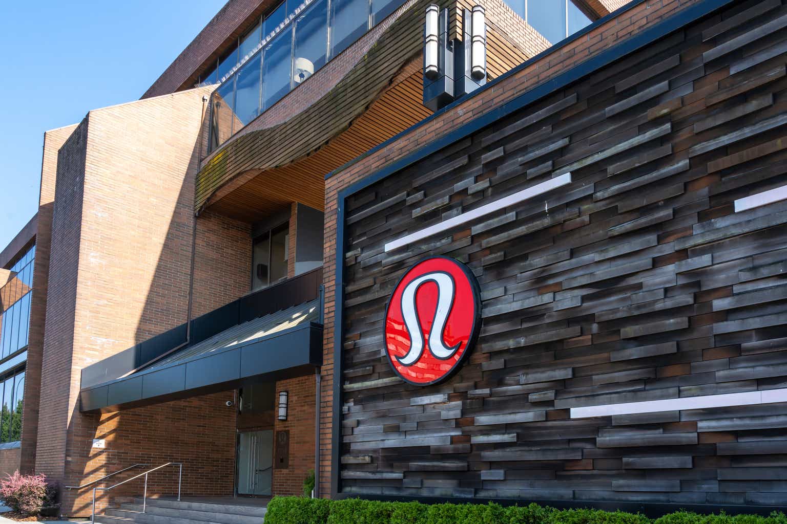 Lululemon Athletica: Quality rarely trades on sale