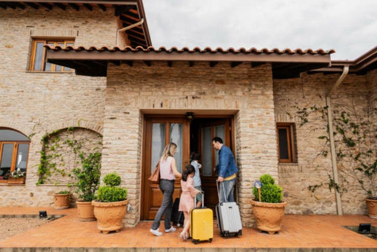 Family arriving at a hotel