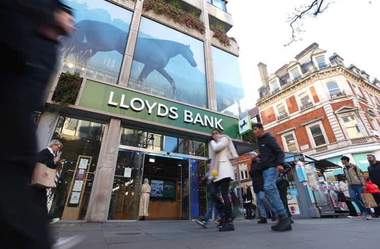 Lloyds Banking Group To Cut Jobs Amid Branch Overhaul