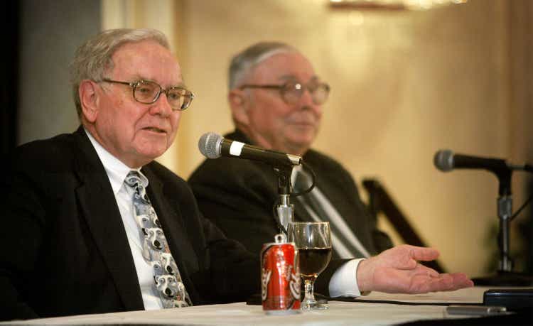 Berkshire Hathaway Company Holds 2003 Annual Shareholders Meeting