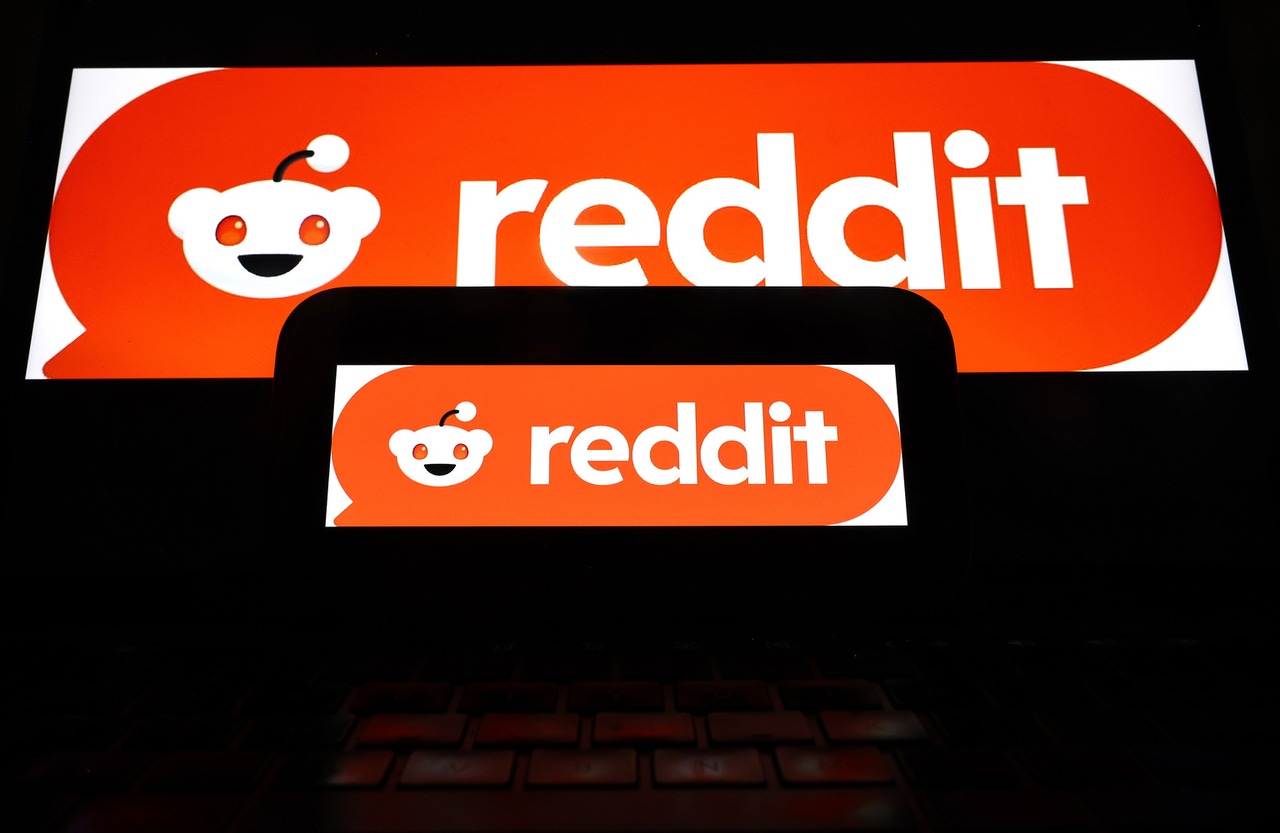 Reddit shares fall in heavy trading volume after study shows drop in  ChatGPT citations (RDDT:NYSE) | Seeking Alpha