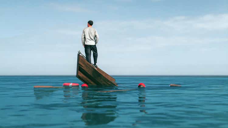 Rowing boat sinks in the middle of the sea, man looks for solution