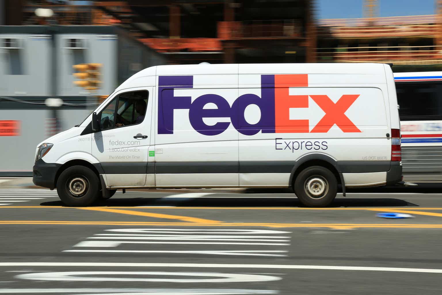 FedEx Q3 Earnings Preview: Too Many Risks To Get Bullish