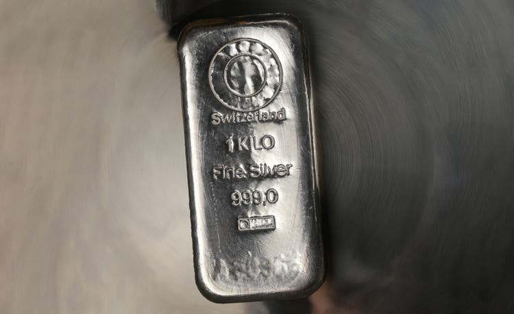Cast silver bar weighing one kilogram