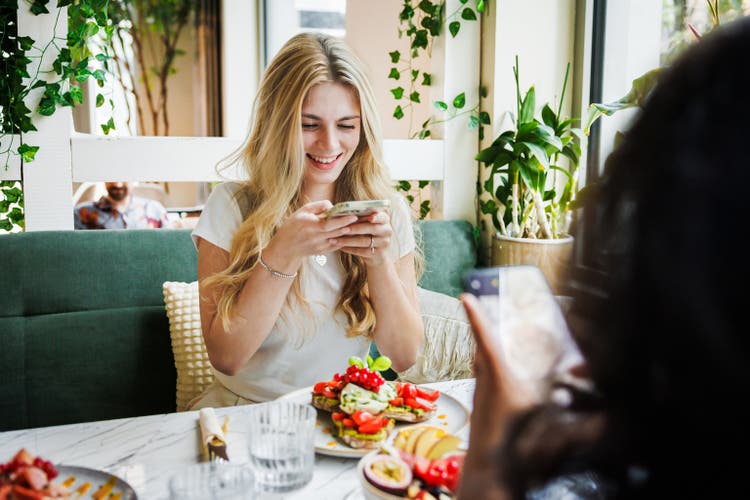 Joyful Mobile Dining Experience